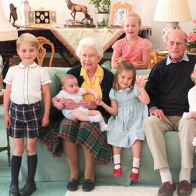 Královna Ažběta II. s rodinou