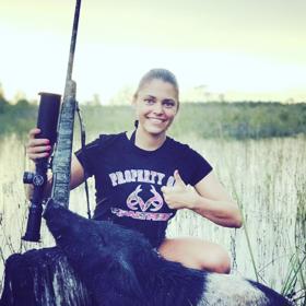 Na svůj Instagram se fotí s úlovky zvířat.