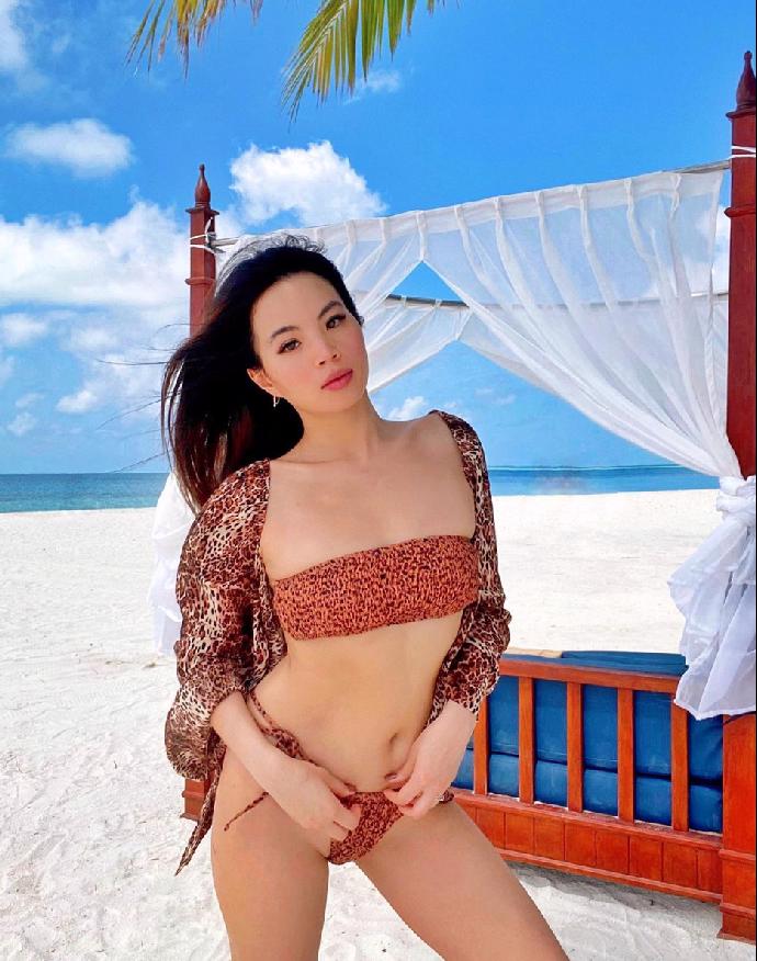 Foto k tématu Yenifer Cao – stránka 206