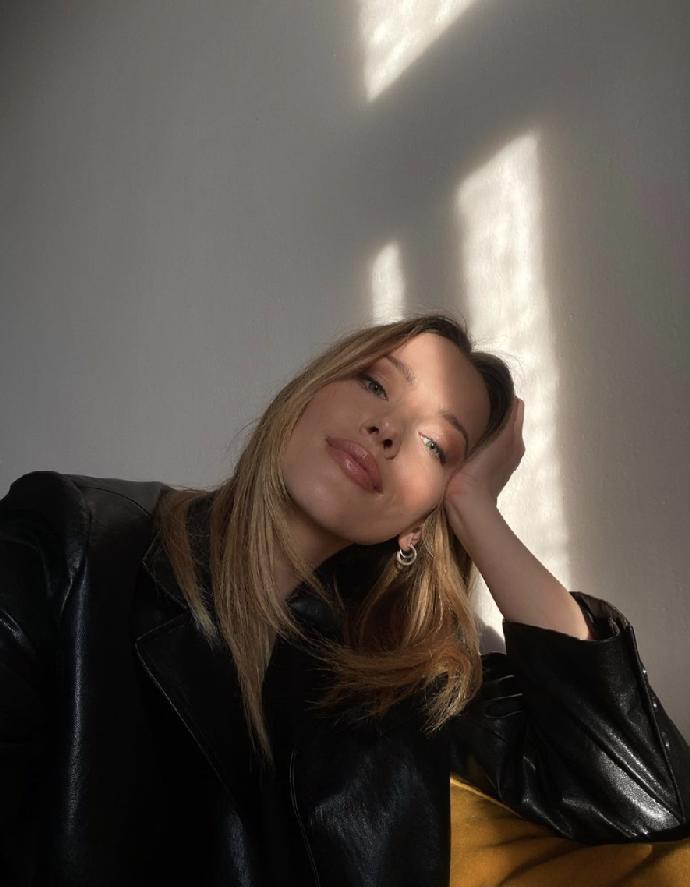 FOTO: Linda Bartošová je sice talentovaná moderátorka, ale v minulosti se účastnila i České Miss, kde se dostala do finále. – stránka 25