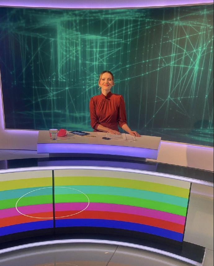 FOTO: Bartošová však o své někdejší kariéře missky mluví nerada, dává přednost moderování. – stránka 24