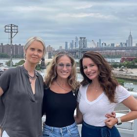 Alespoň stárne bez plastik a s grácií, říkají druzí.