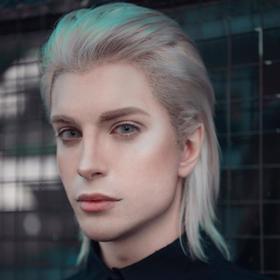 Luis podstoupil přes 30 plastik.