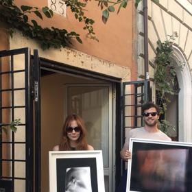 Umělkyně Dani Lessnau.