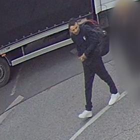 Policie pátrá po muži, který znásilnil ženu v Praze.