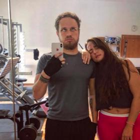 Manželé spolu chodí do posilky.