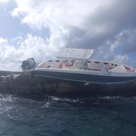 Luxusní loď je zcela zdevastovaná.