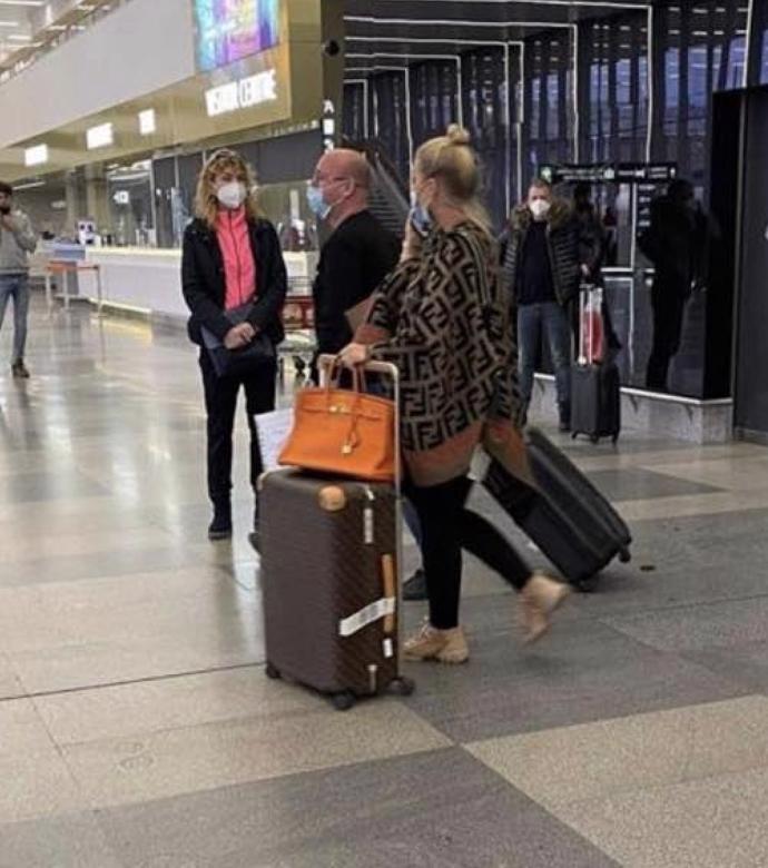 FOTO: Dominika Myslivcová s movitým podnikatelem Zdeňkem. – stránka 521