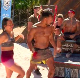 Radostí skákal do vzduchu a objímal všechny holky kolem. 