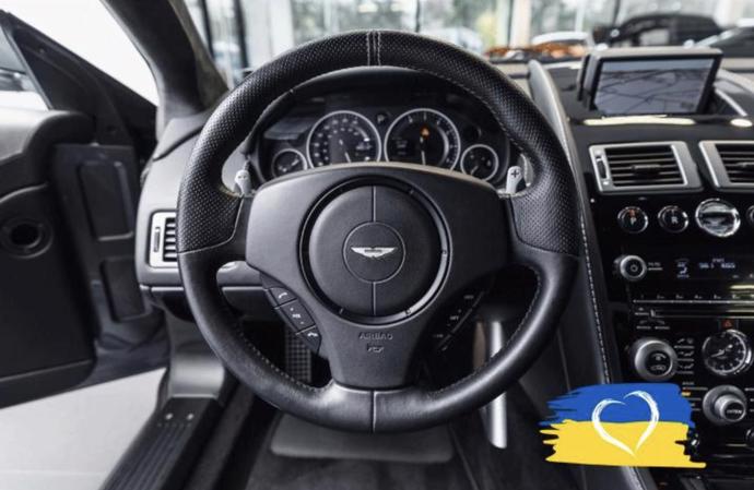 FOTO: Vůz Aston Martin DBS je známý z filmu o Jamesi Bondovi. – stránka 1588