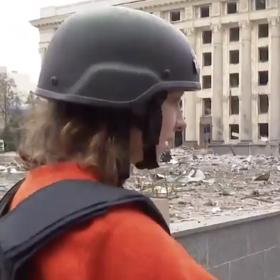 Rozhovor s vojákem ve městě Charkov.