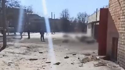 FOTO: V ukrajinském Černigovu byli zmasakrovaní lidé, kteří čekali ve frontě na chleba.