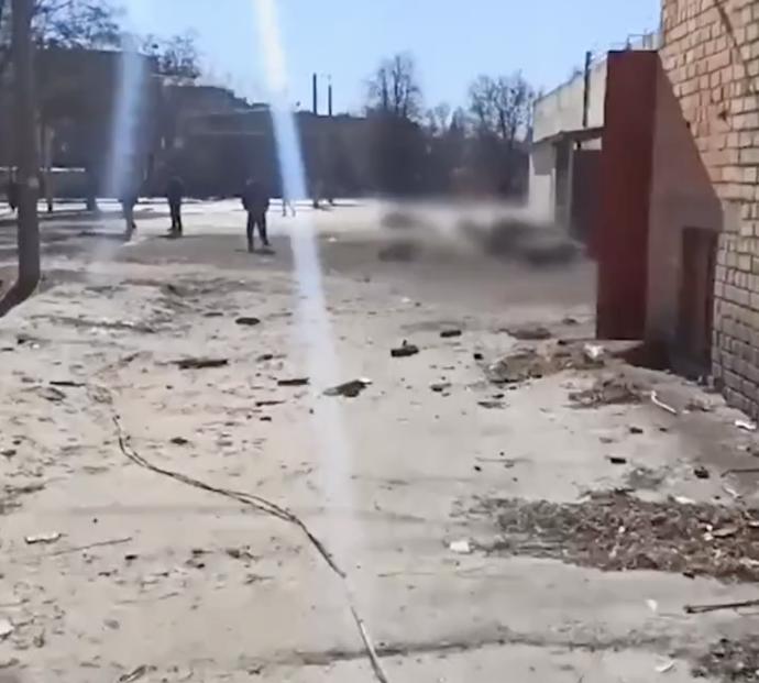 FOTO: V ukrajinském Černigovu byli zmasakrovaní lidé, kteří čekali ve frontě na chleba. – stránka 1332