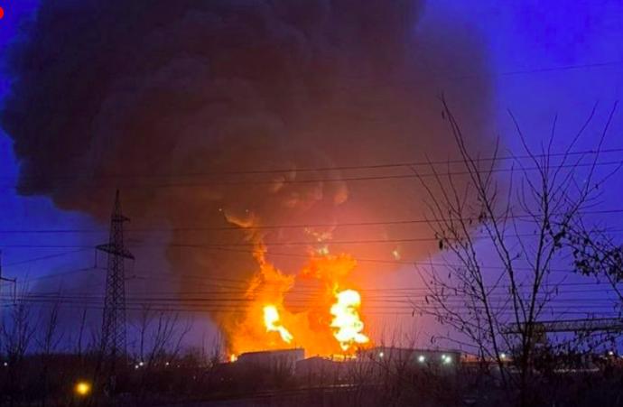 FOTO: Ukrajinci zaútočili na sklad nafty v blízkosti města Bělgorod. – stránka 1218