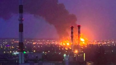 FOTO: Ukrajinci zaútočili na sklad nafty v blízkosti města Bělgorod.