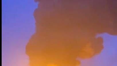 FOTO: Ukrajinci zaútočili na sklad nafty v blízkosti města Bělgorod.