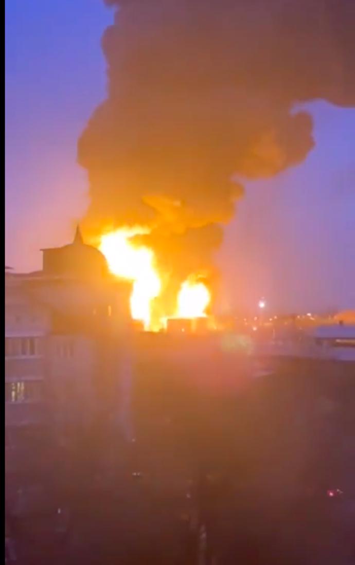 FOTO: Ukrajinci zaútočili na sklad nafty v blízkosti města Bělgorod. – stránka 1215