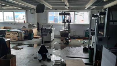 FOTO: Ukrajinci zaútočili na sklad nafty v blízkosti města Bělgorod.