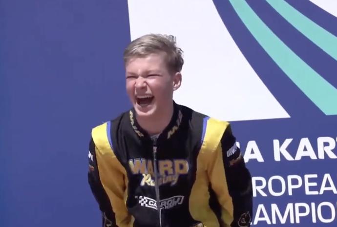 FOTO: Ruský závodník Artem Severyukhin propukl v hysterický smích poté, co ukázal nacistické gesto. – stránka 1091