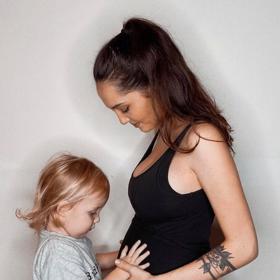 Malý Lee se svou neteří, která byla tehdy ještě v bříšku.