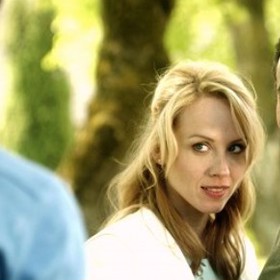 Ondřej Vetchý a Petra Hřebíčková v komedii Bezva ženská na krku.