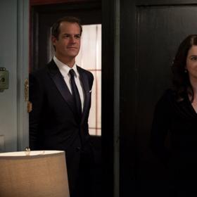 Herci Lauren Graham a Peter Krause v seriálu Famílie.