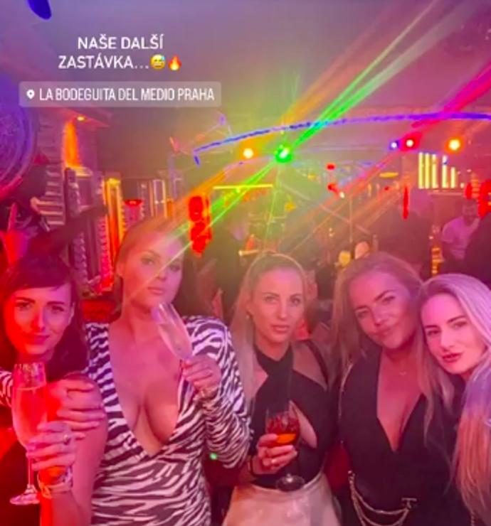 FOTO: Ornella a její nadupaný výstřih. – stránka 629