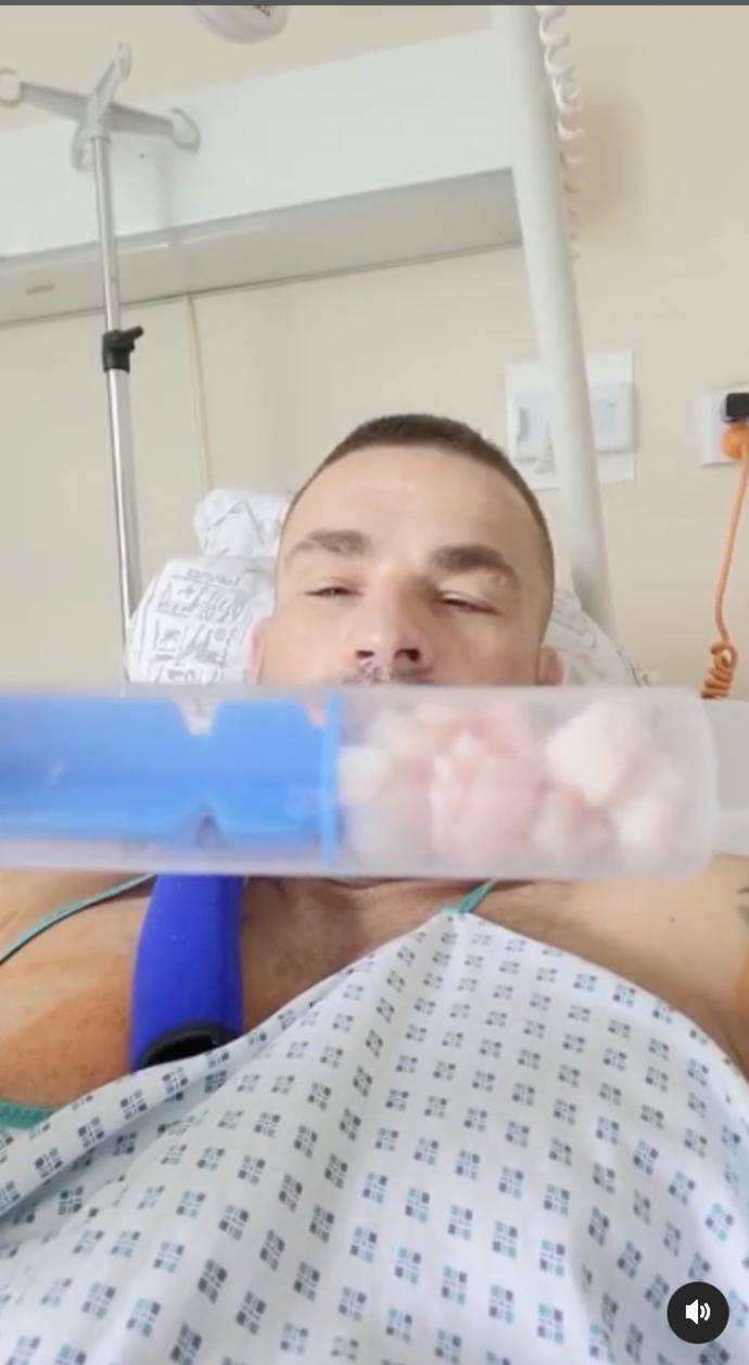 FOTO: Vémolovy vyndali z lokte kameny. – stránka 1851