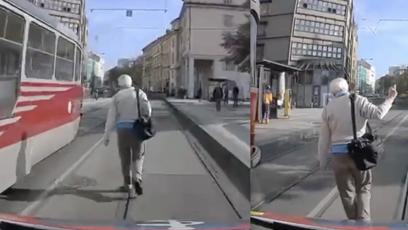 FOTO: Agresivní chodec v Praze.