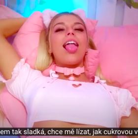 I když lidé mluví o nejbizarnějším songu, píseň se stala doslova trhákem. 