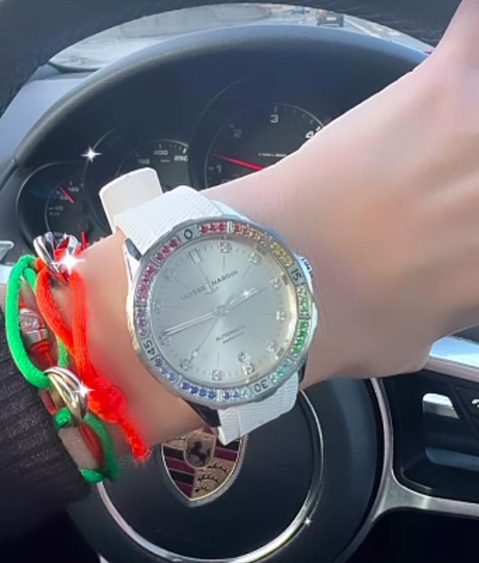 FOTO: Hodinky, které měla pod stromečkem dály více než 300 tisíc korun. – stránka 2768