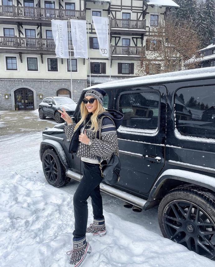 FOTO: Dominika Myslivcová si užívá luxus. – stránka 391
