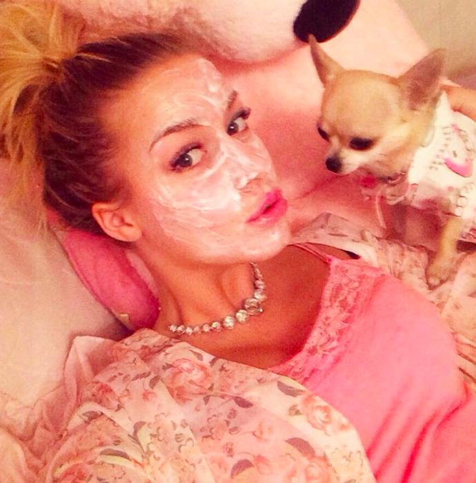 FOTO: Takhle si Domču pamatují mnozí věrní fanoušci. Dříve pro ni byla ikonická růžová barva a pseudonyme "česká Barbie." – stránka 377