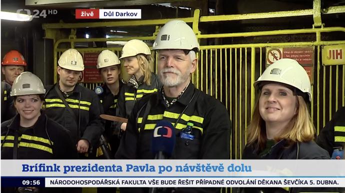 FOTO: Mluvčí s sebou do dolu vzal i mluvčí Markétu Řehákovou. – stránka 2415