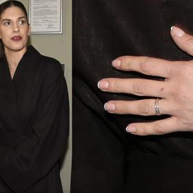 Aneta Vignerová s prstýnkem.