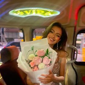 Sophia nedávno oslavila 18. narozeniny. 