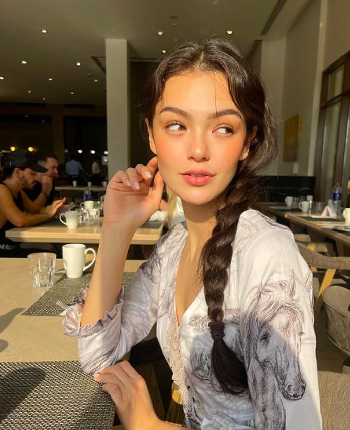 FOTO: Finalistka č. 5 Sophia Maria Osako – stránka 19