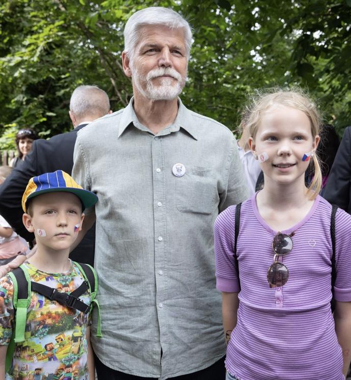 FOTO: Petr Pavel byl vysmátý. – stránka 2660