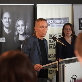 Ivan Bartoš se pustil do Andreje Babiše.