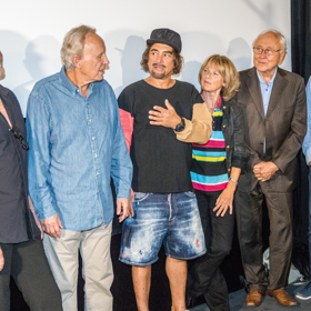 Režisér Jaroslav Soukup s Markem Vašutem, Sagvanem Tofim, Taťjanou Medveckou a Jaroslavem Satoranským.