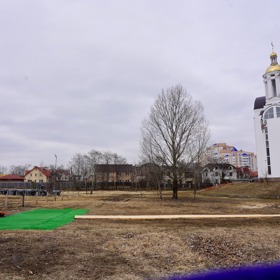 Místo masových hrobů v Buči.