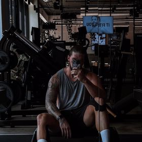 Na své postavě hodně maká.