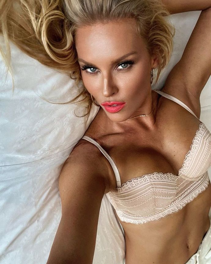 FOTO: Simona Krainová jí kozí bobky – stránka 702