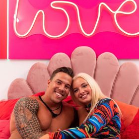 Kryštof a Denisa na Love Islandu. 