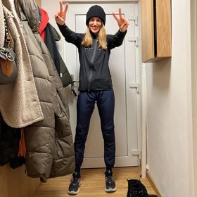 Lucii napsal neznámý muž,  že dokáže pustit jejího manžela dřív z vězení.