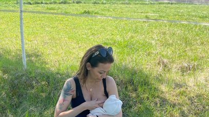 FOTO: Agáta nakojila svou dcerku v přírodě.