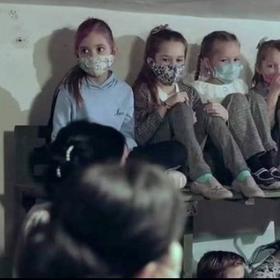 Děti v kyjevském metru.