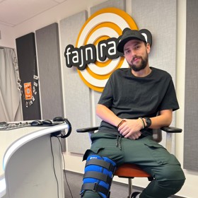 Vašek poskytl rozhovor v ranní show Fajn rádia. 