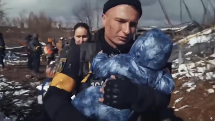 FOTO: Scéna z poutavého videa. – stránka 1330