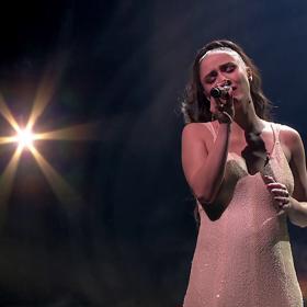 Eva by už těhotenství déle neutajila.